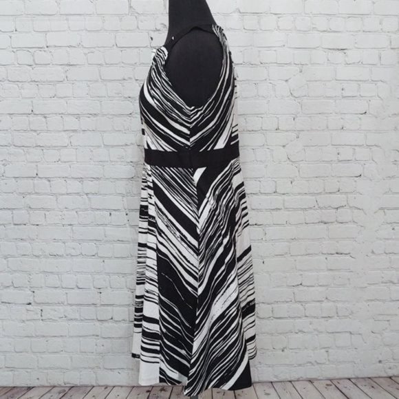 New York and Company A-Line Linen Dress - Picture 4 of 12